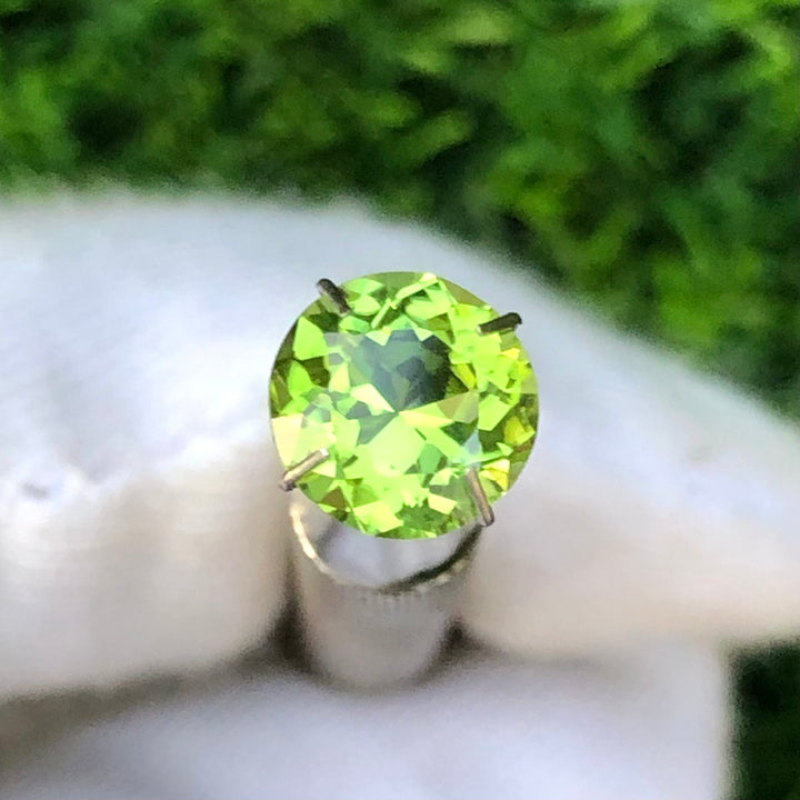 2.15 Carats Faceted Semi-Precious Peridot Stone