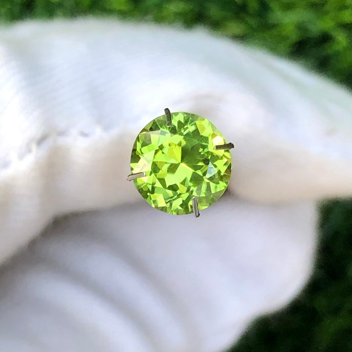 2.15 Carats Faceted Semi-Precious Peridot Stone