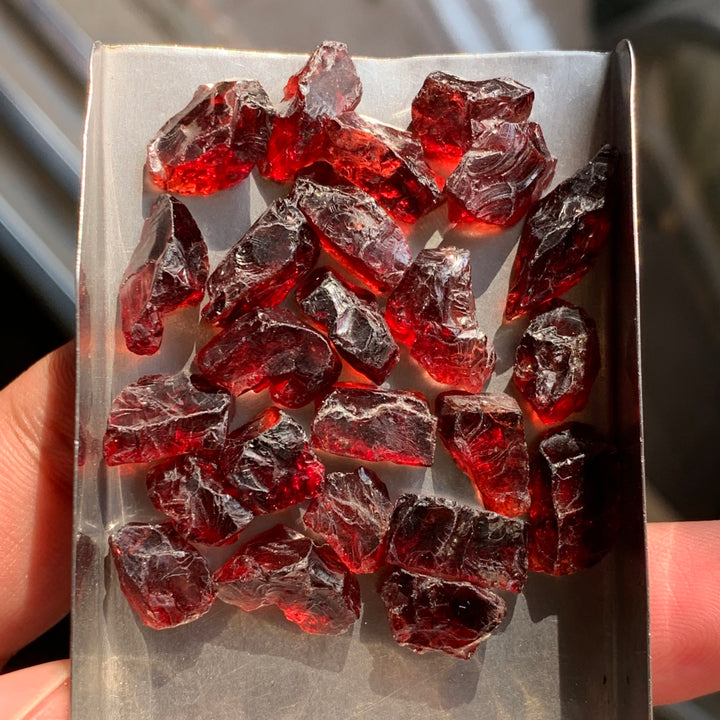 28 Grams Facet Rough Red Rhodolite Garnet