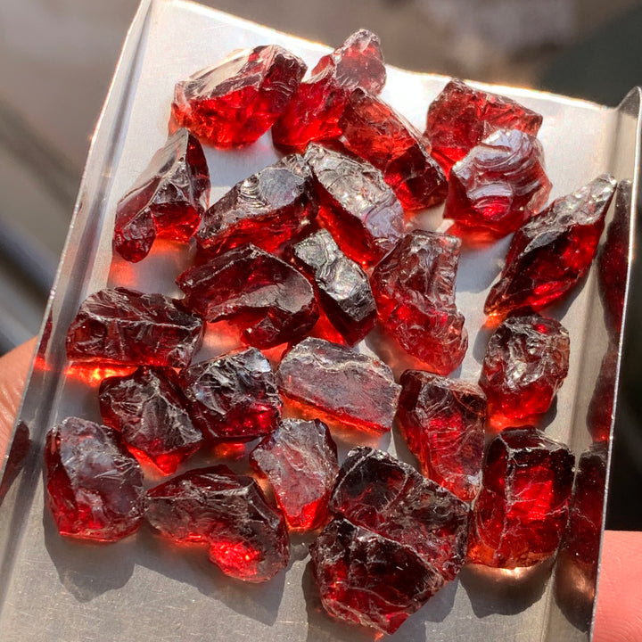 28 Grams Facet Rough Red Rhodolite Garnet