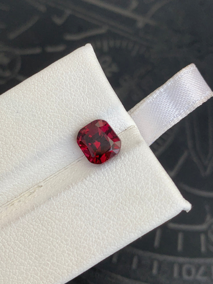 2.20 Carats Faceted Rhodolite Garnet - Noble Gemstones®