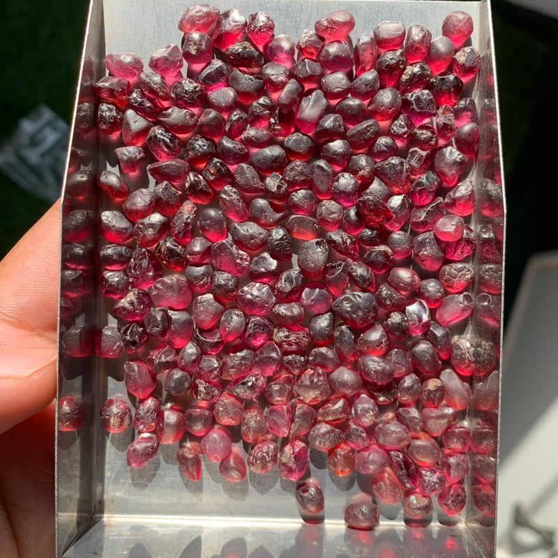 76 Grams Facet Rough Reddish Pink Rhodolite Garnet