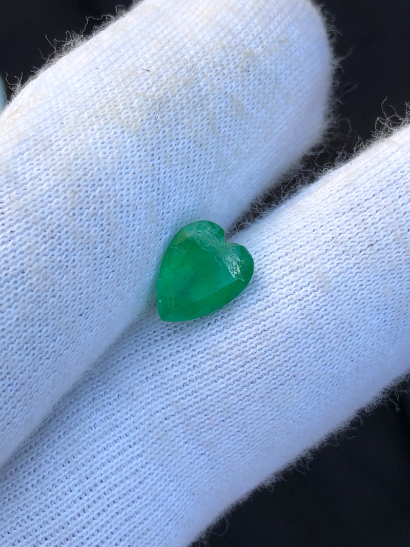 2.60 Carats Faceted Heart Shaped Emerald Semi-Precious Gemstone