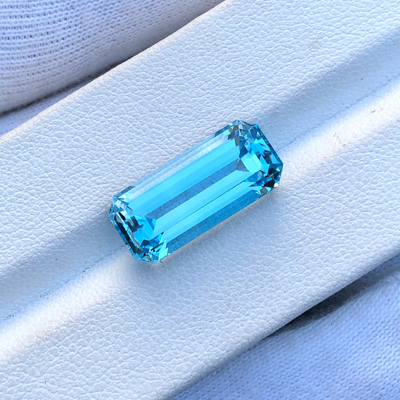 11.20 Carats Faceted Sky Blue Topaz Semi-Precious Gemstone
