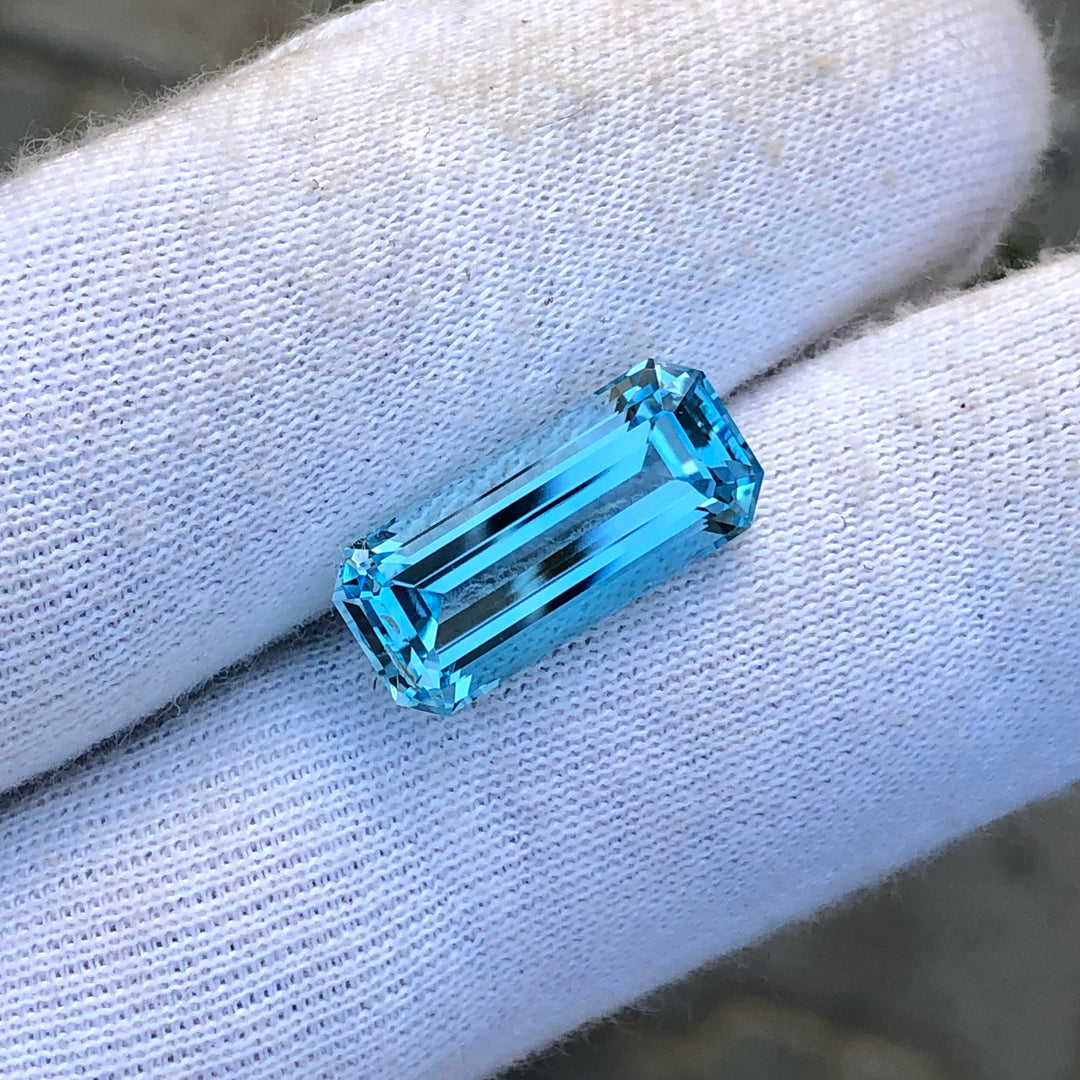 11.20 Carats Faceted Sky Blue Topaz Semi-Precious Gemstone