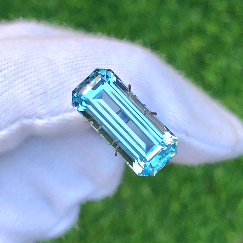 11.20 Carats Faceted Sky Blue Topaz Semi-Precious Gemstone