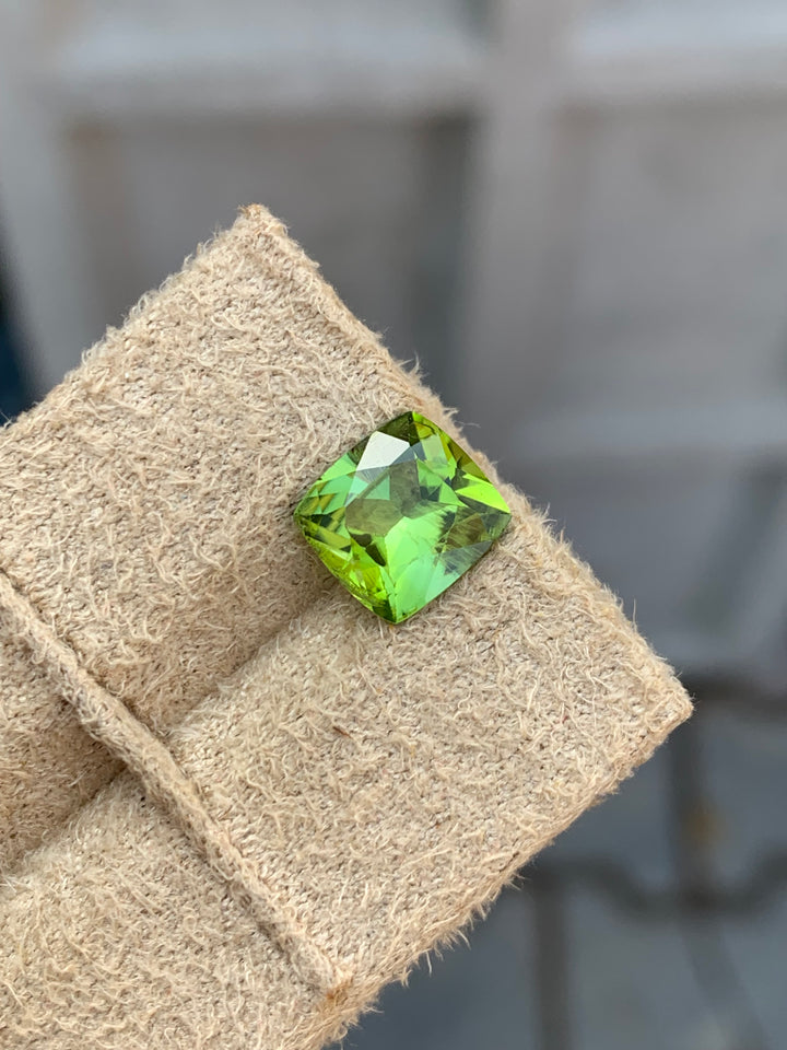 2.65 Carats Faceted Semi-Precious Peridot