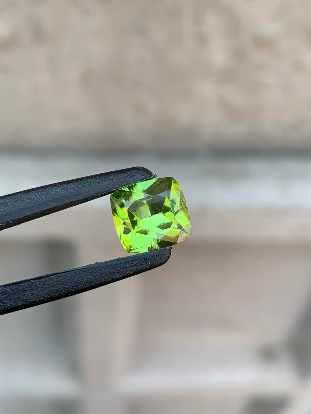 2.65 Carats Faceted Semi-Precious Peridot