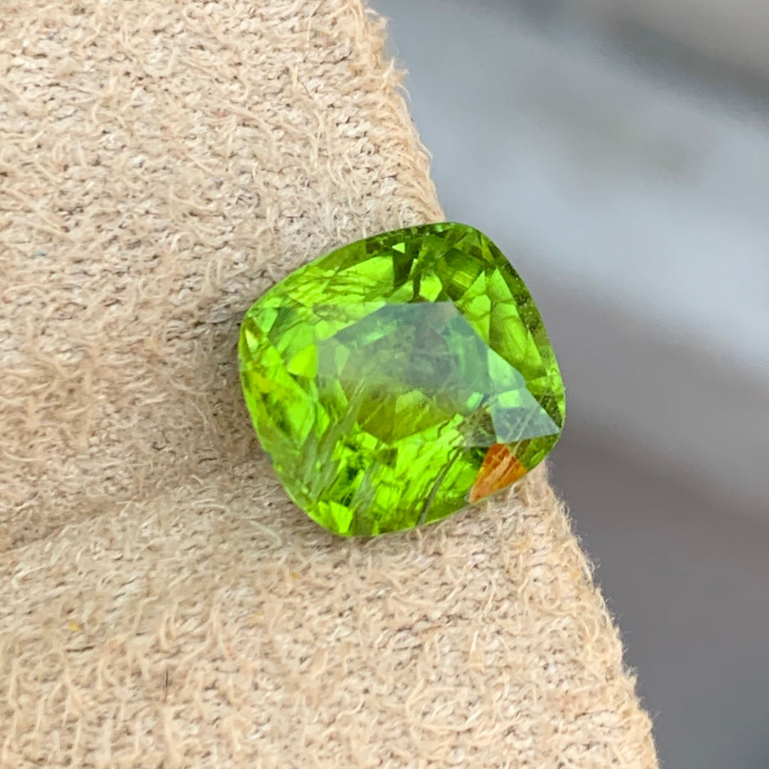 3.90 Carats Faceted Semi-Precious Peridot