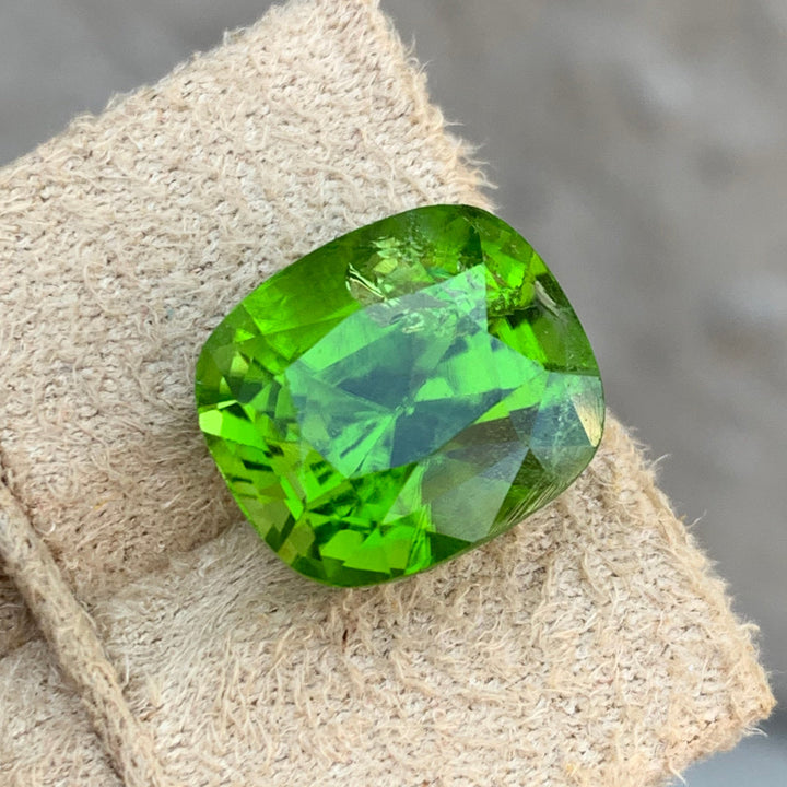 14 Carats Faceted Semi-Precious Peridot