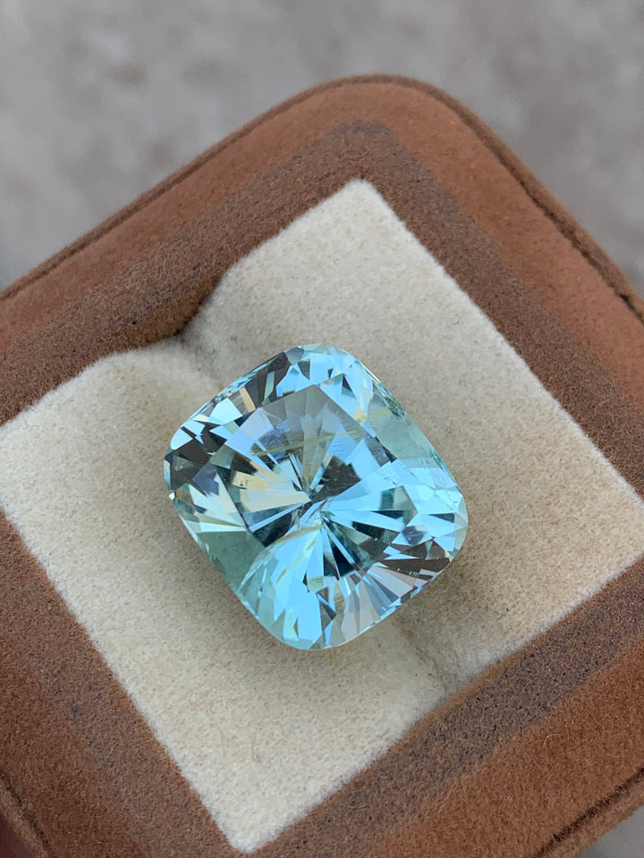 25.65 Carats Faceted Aquamarine For Sale