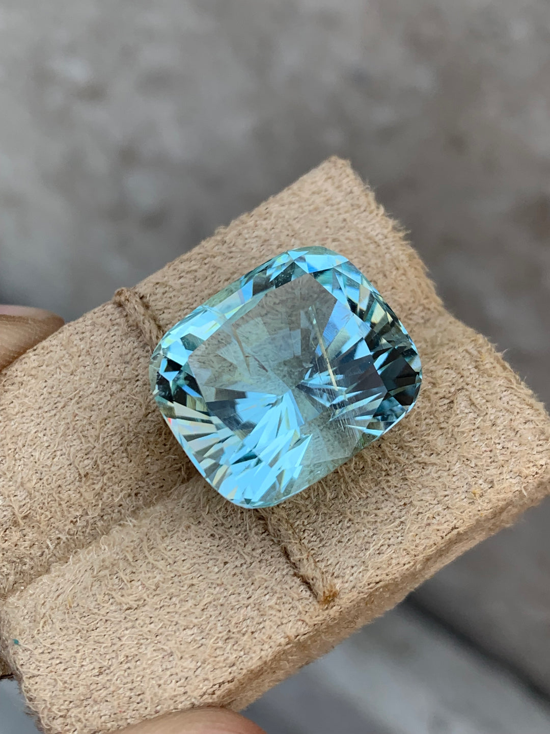 25.65 Carats Faceted Aquamarine For Sale