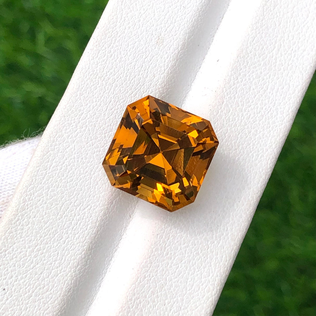 13.90 Carats Faceted Semi-Precious Golden Brown Citrine