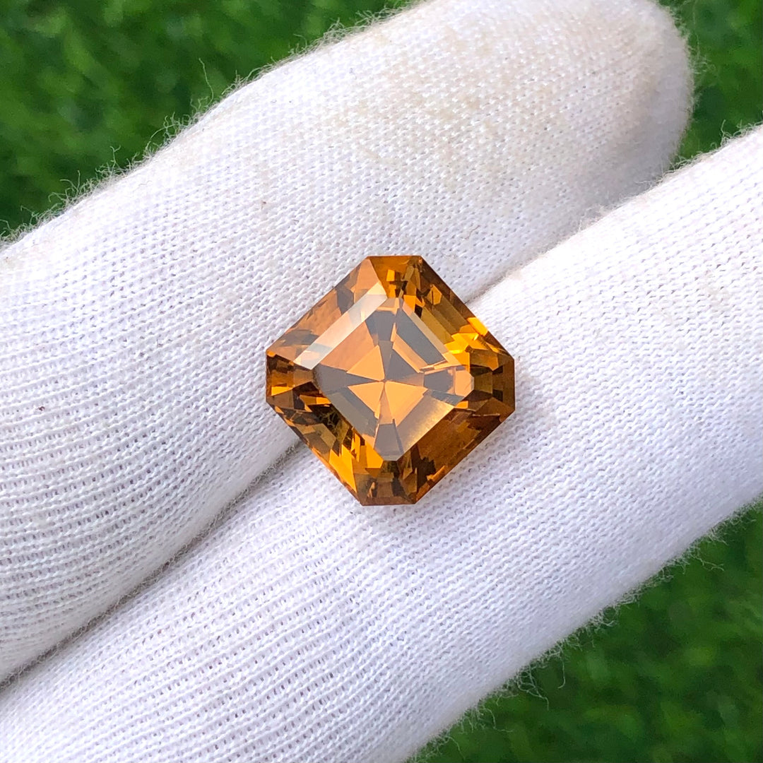 13.90 Carats Faceted Semi-Precious Golden Brown Citrine