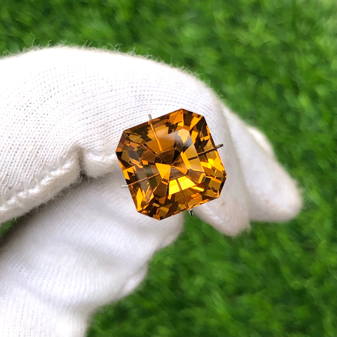 13.90 Carats Faceted Semi-Precious Golden Brown Citrine