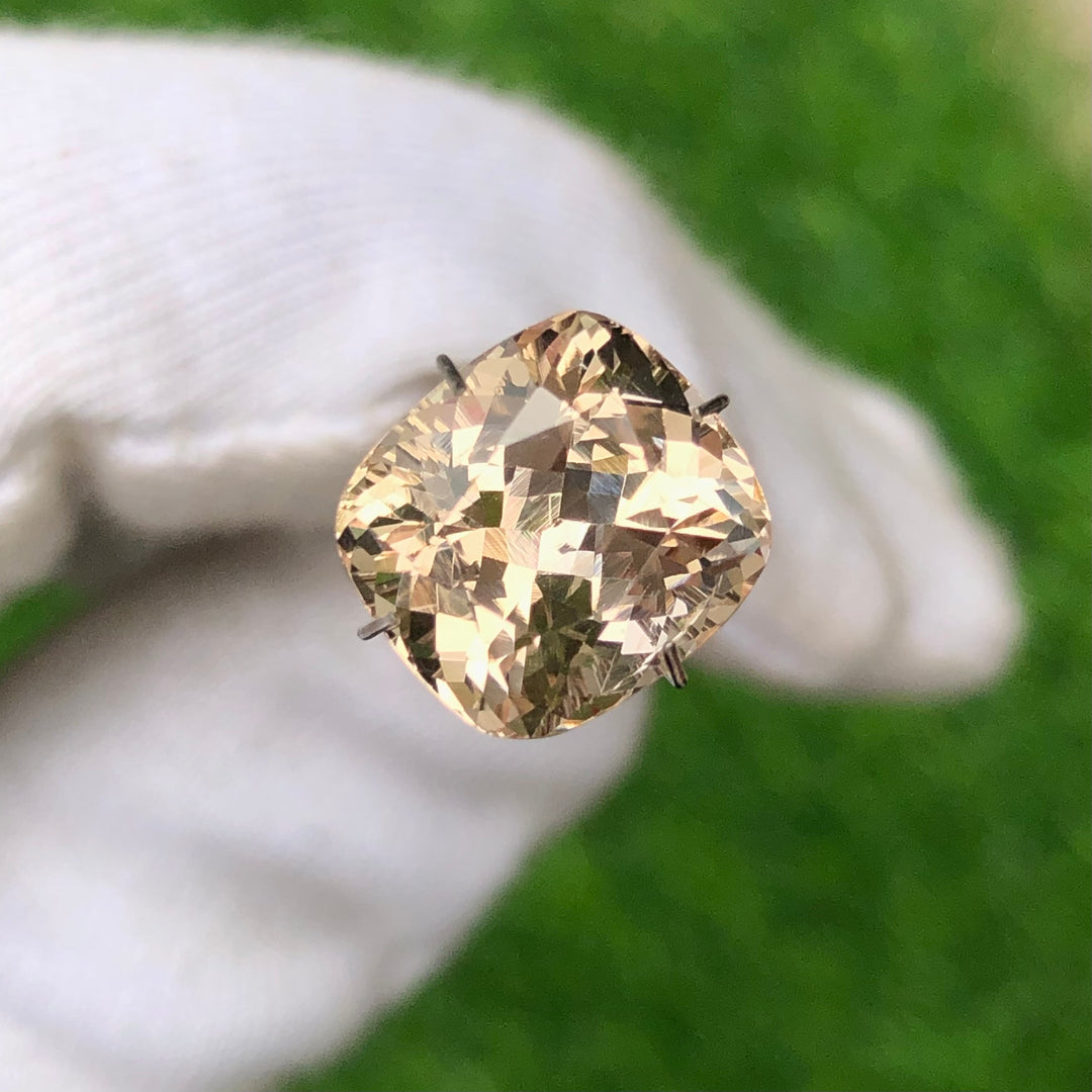 8.70 Carats Faceted Semi-Precious Golden Topaz