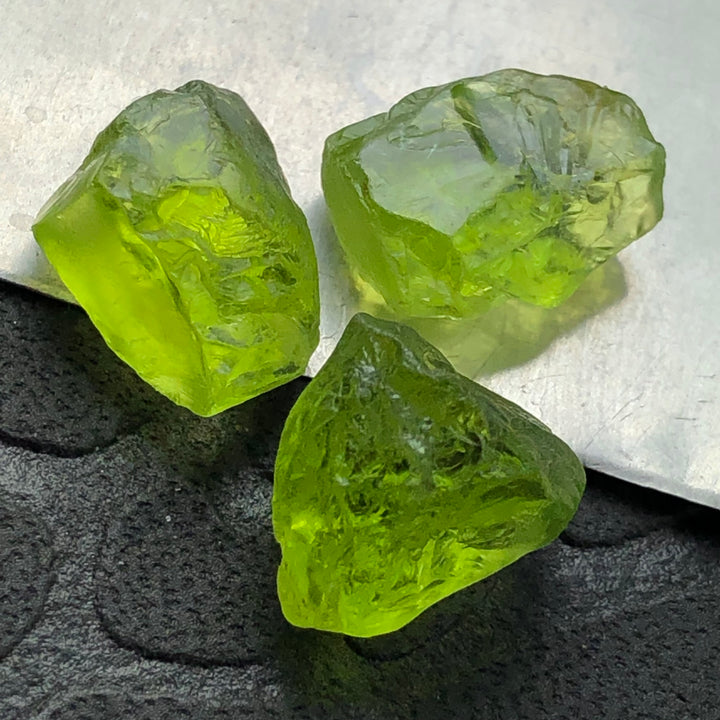 3.93 Grams Facet Rough Apple Greenish Peridots For Sale