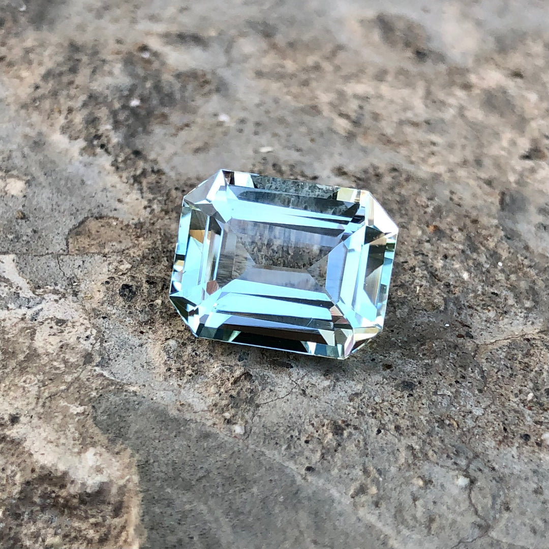 5.70 Carats Faceted Semi-Precious Aquamarine