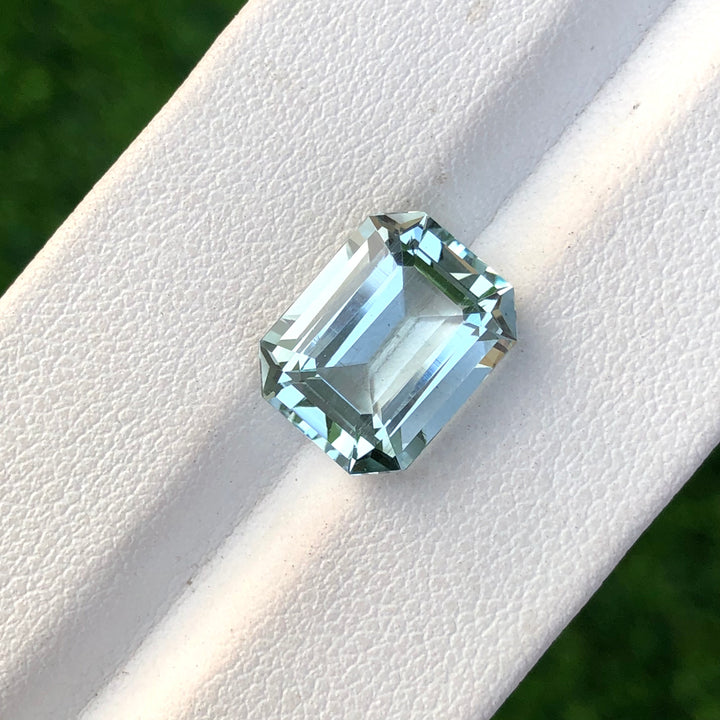 5.70 Carats Faceted Semi-Precious Aquamarine