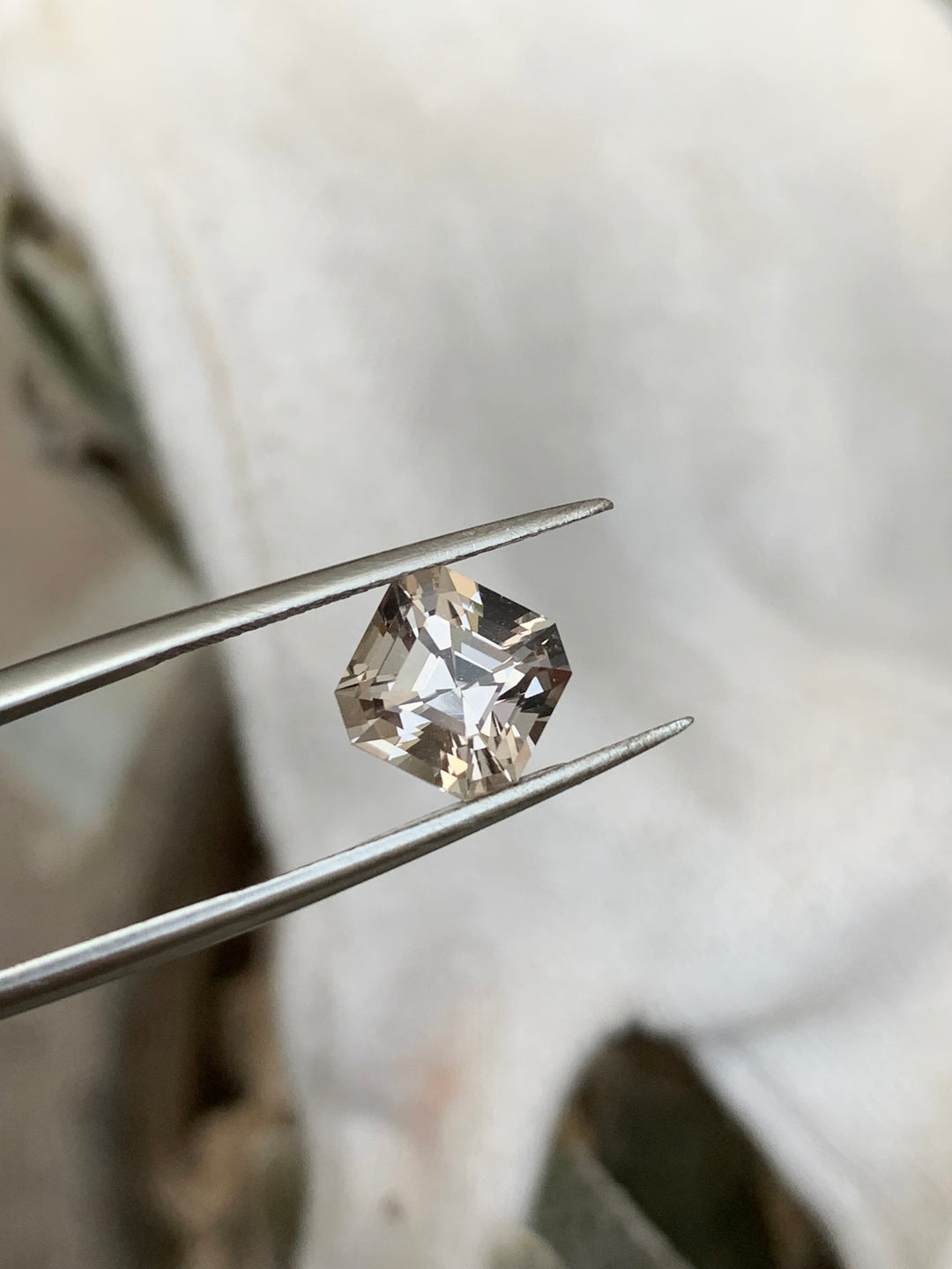 3.20 Carats Faceted White Topaz - Noble Gemstones®