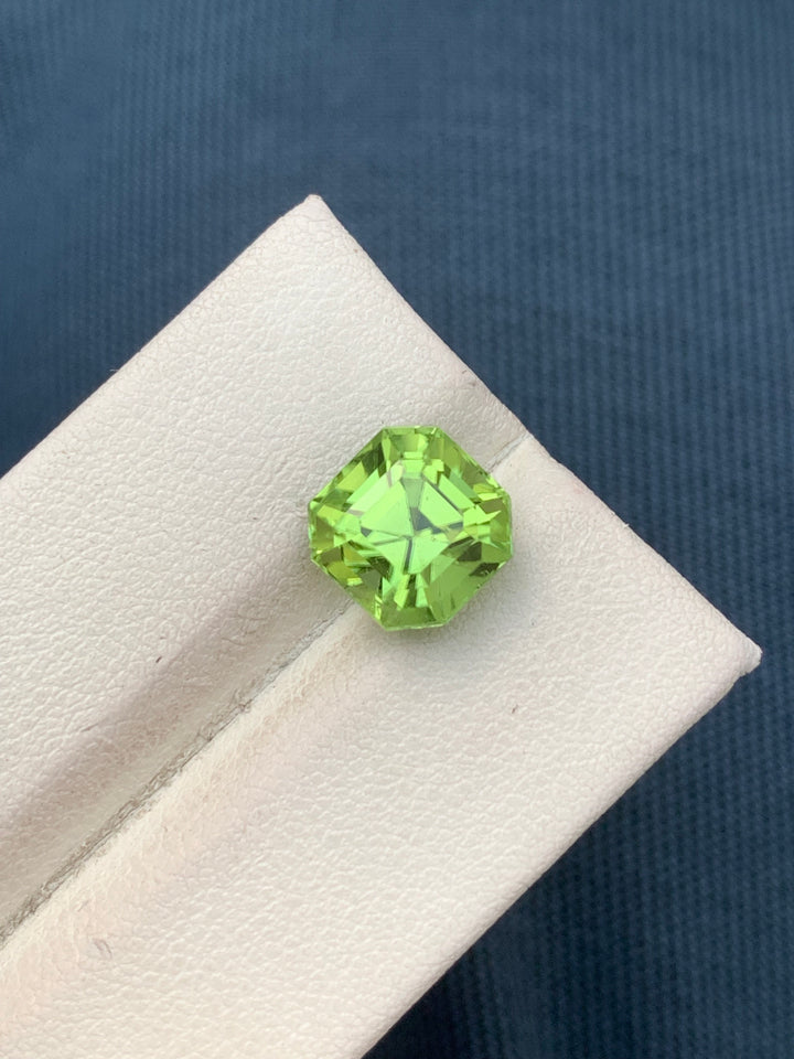 4.90 Carats Faceted Peridot - Noble Gemstones®