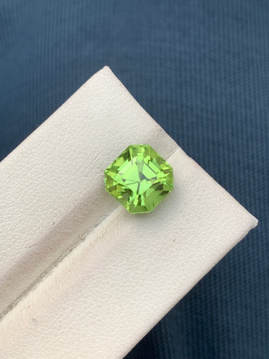 4.90 Carats Faceted Peridot - Noble Gemstones®