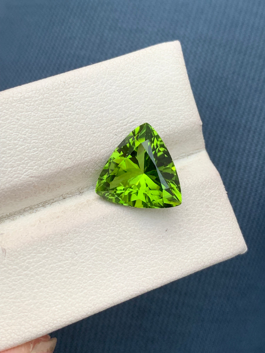 5.45 Carats Faceted Trillion Cut Peridot - Noble Gemstones®