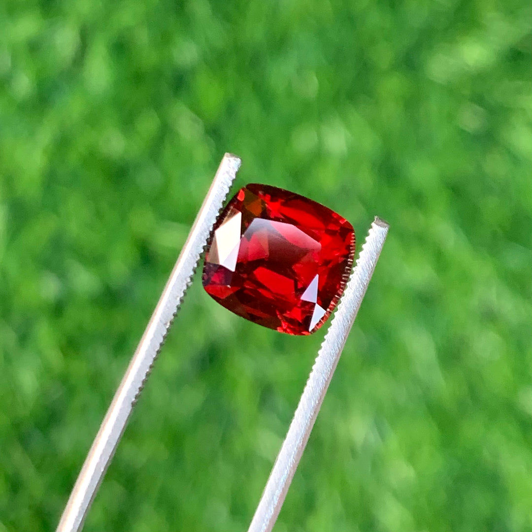 3.90 Carats Faceted Beautiful Semi-Precious Rhodolite Garnet