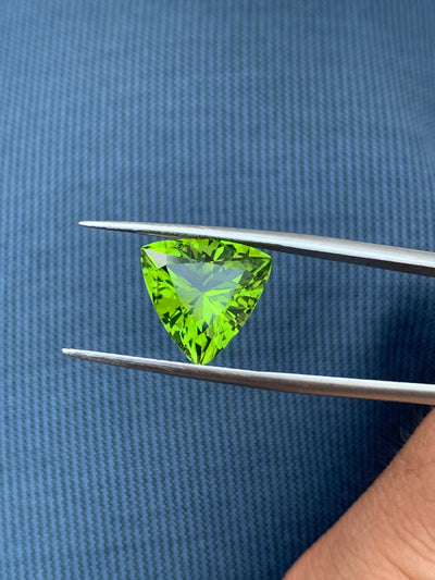 5.45 Carats Faceted Trillion Cut Peridot - Noble Gemstones®