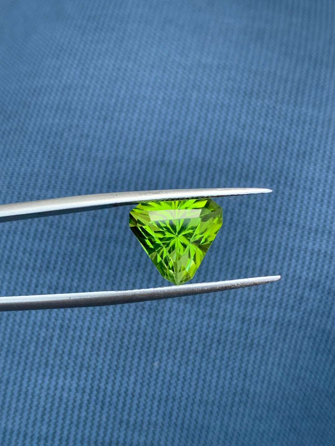 4.65 Carats Faceted Trillion Cut Peridot - Noble Gemstones®