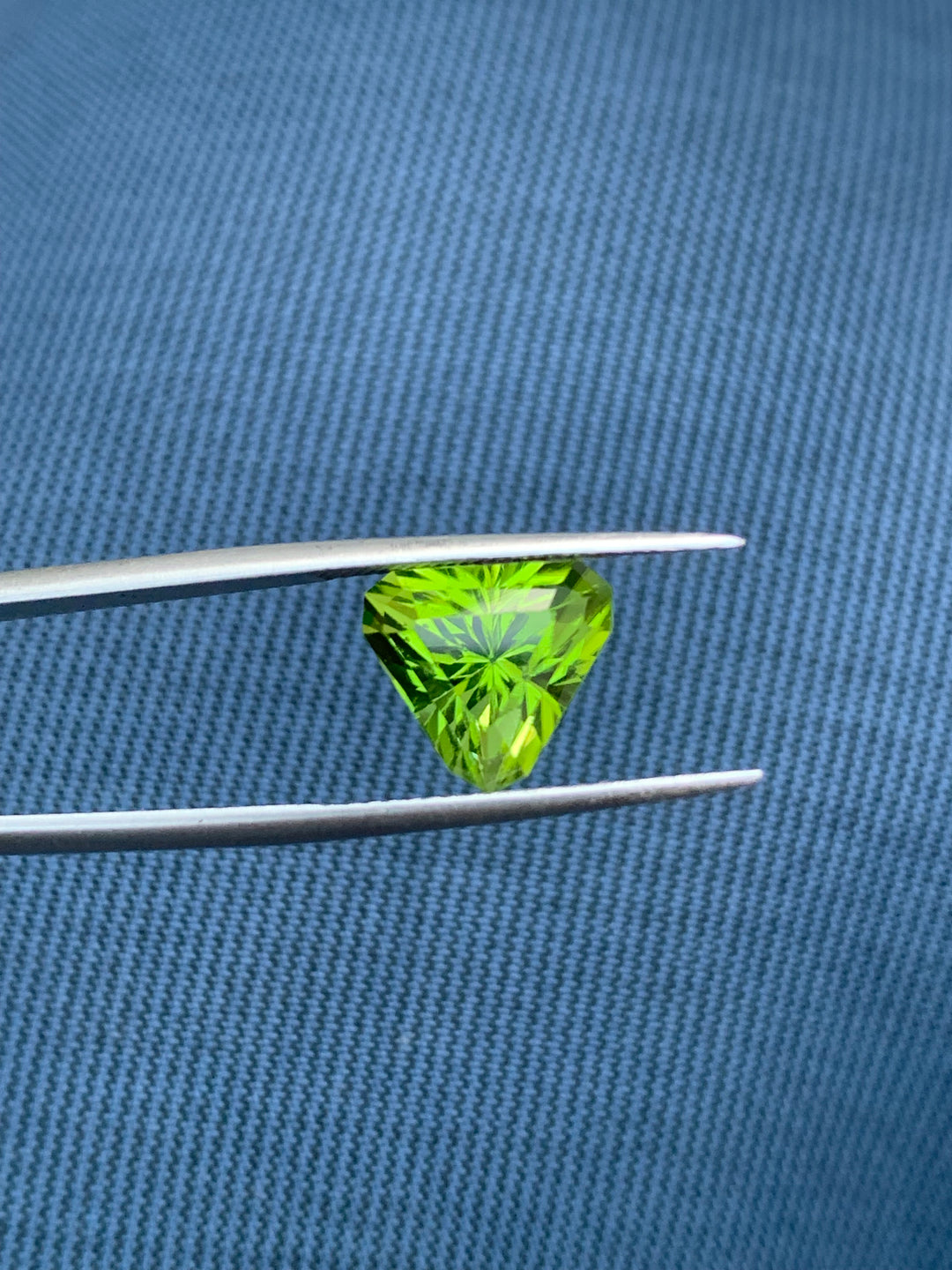 4.65 Carats Faceted Trillion Cut Peridot - Noble Gemstones®