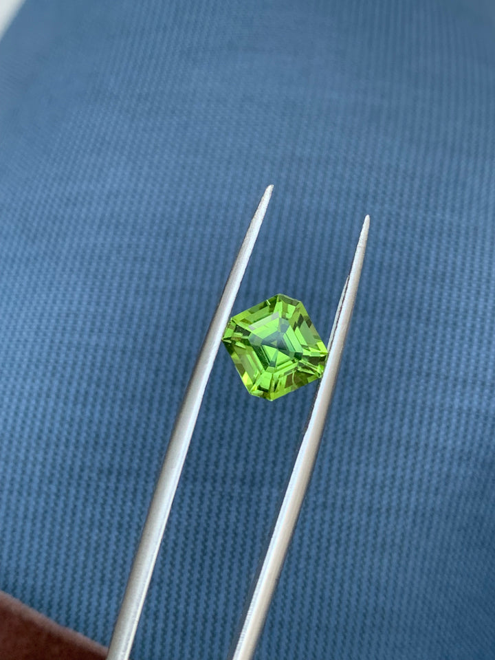 2.40 Carats Faceted Peridot - Noble Gemstones®