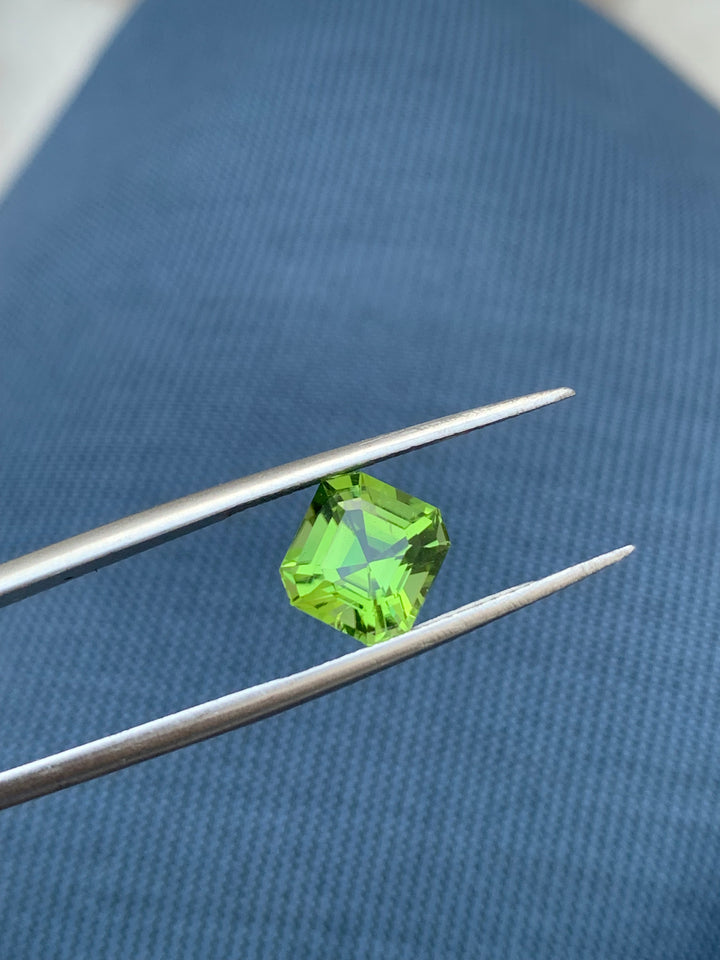 2.40 Carats Faceted Peridot - Noble Gemstones®