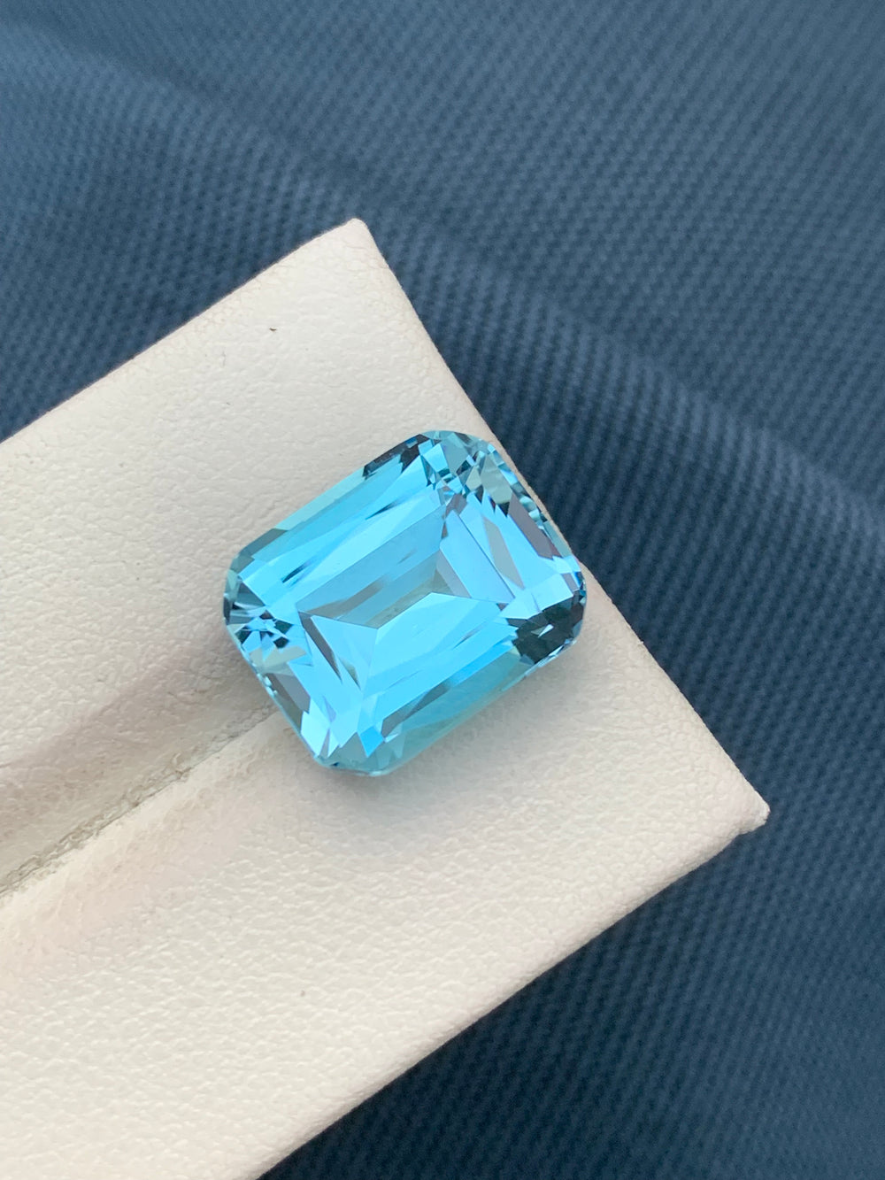 13.05 Carats Faceted Blue Topaz - Noble Gemstones®