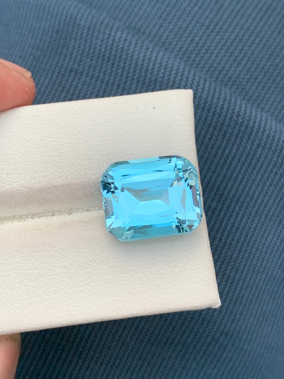 13.05 Carats Faceted Blue Topaz - Noble Gemstones®