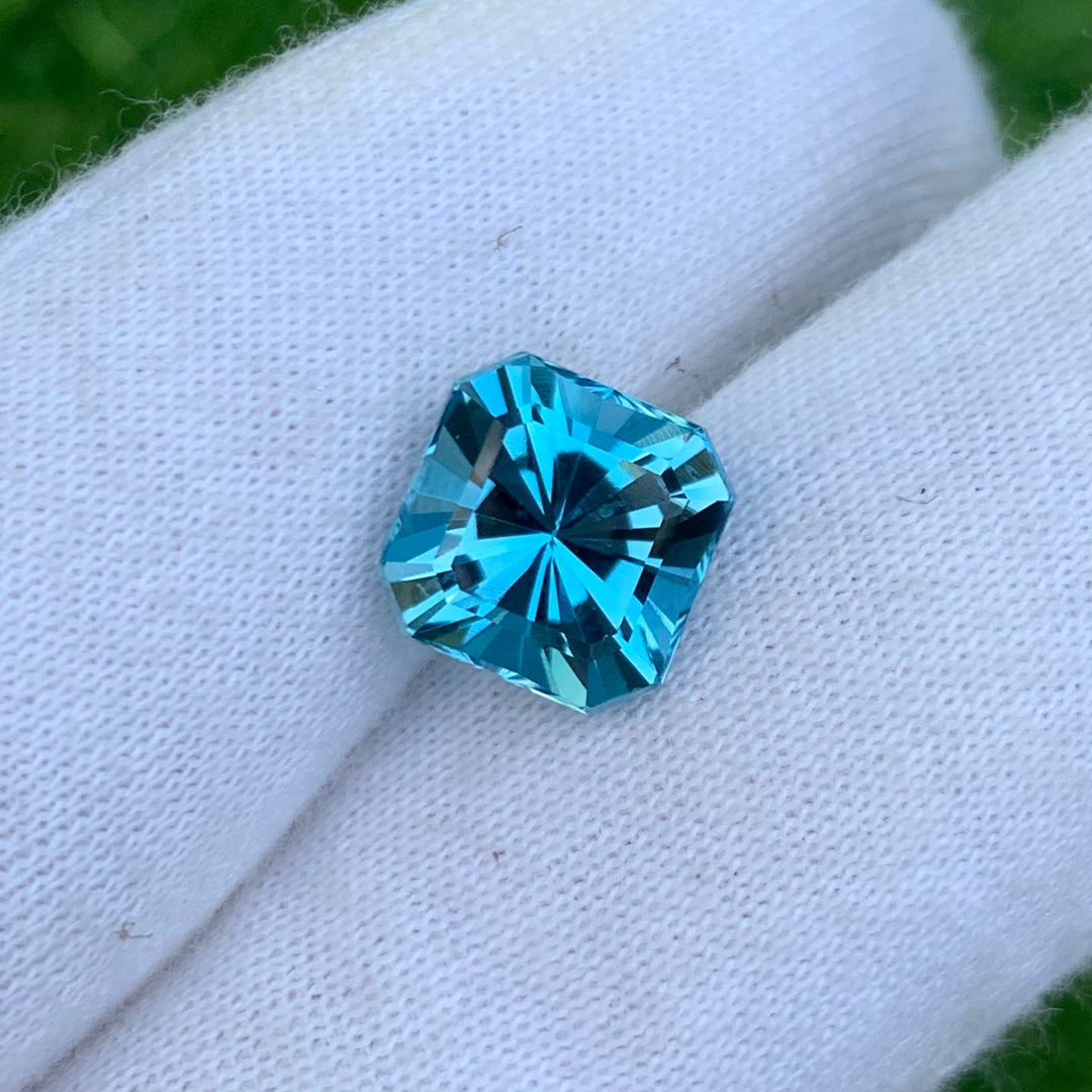 7.80 Carats Faceted Semi-Precious Blue Topaz Gemstone