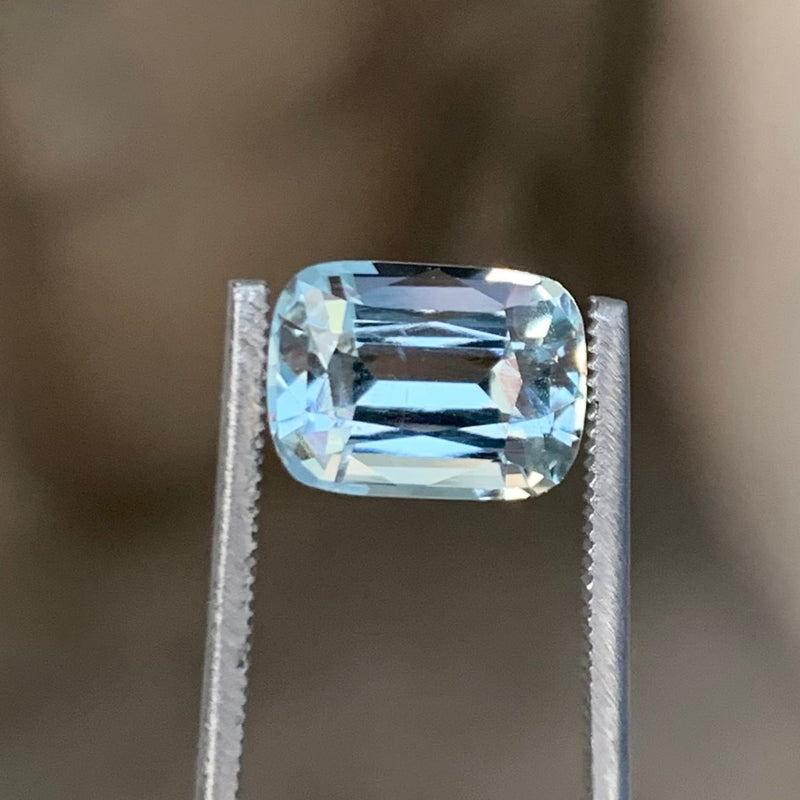 2.95 Carats Faceted Semi-Precious Aquamarine Gemstone