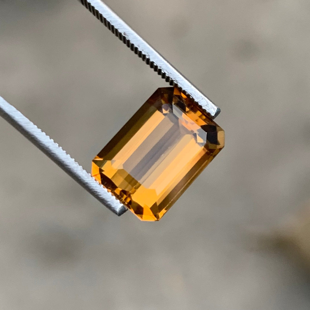 4.75 Carats Faceted Semi-Precious Honey Citrine