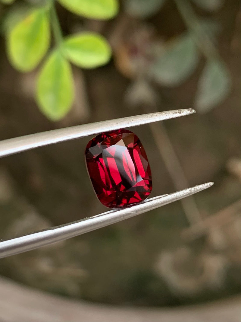 2.95 Carats Faceted Rhodolite Garnet - Noble Gemstones®
