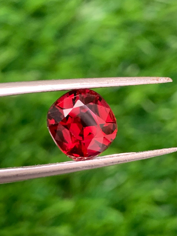 3 Carats Faceted African Rhodolite Garnet - Noble Gemstones®