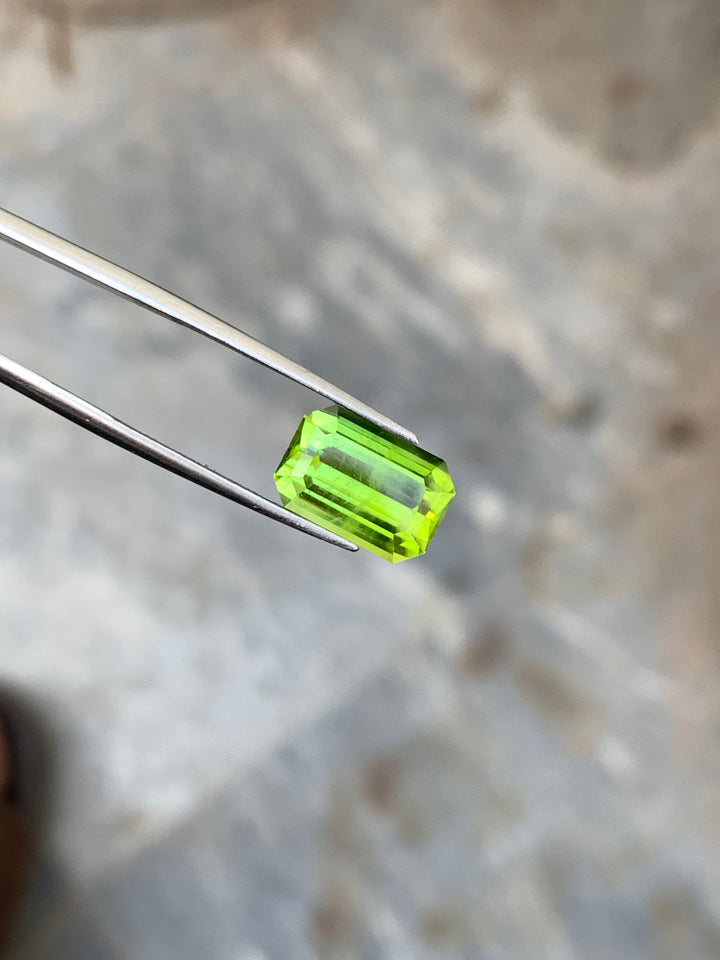 4.60 Carats Faceted Apple Green Pakistan Peridot