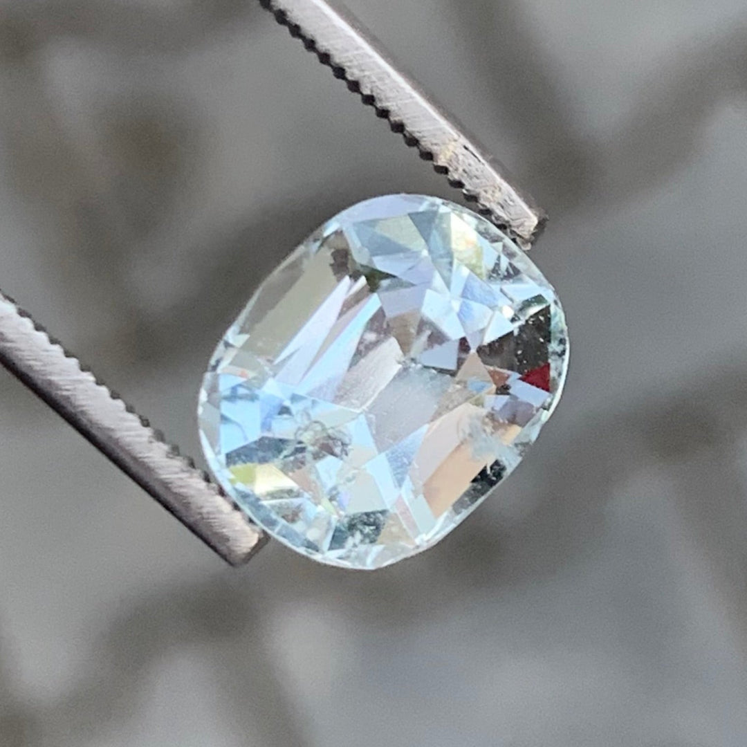 2.95 Carats Faceted Semi-Precious Aquamarine Gemstone