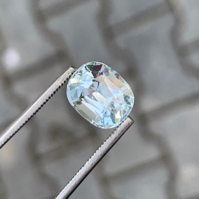 2.95 Carats Faceted Semi-Precious Aquamarine Gemstone
