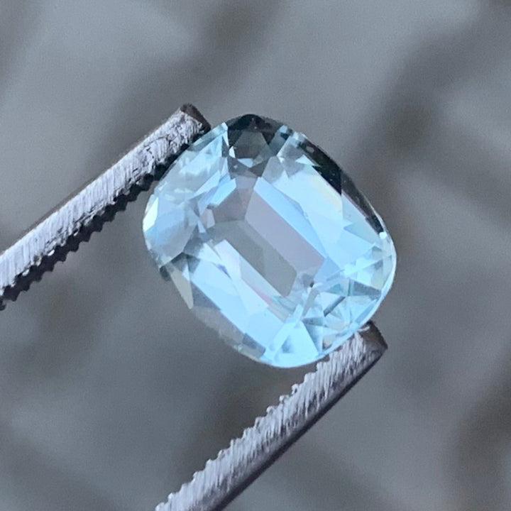 1.60 Carats Faceted Aquamarine For Sale