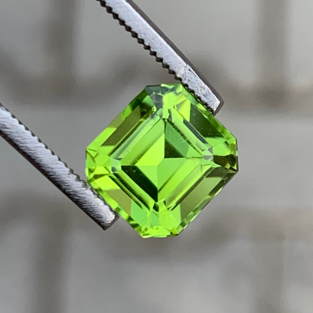 2.70 Carats Faceted Semi-Precious Peridot