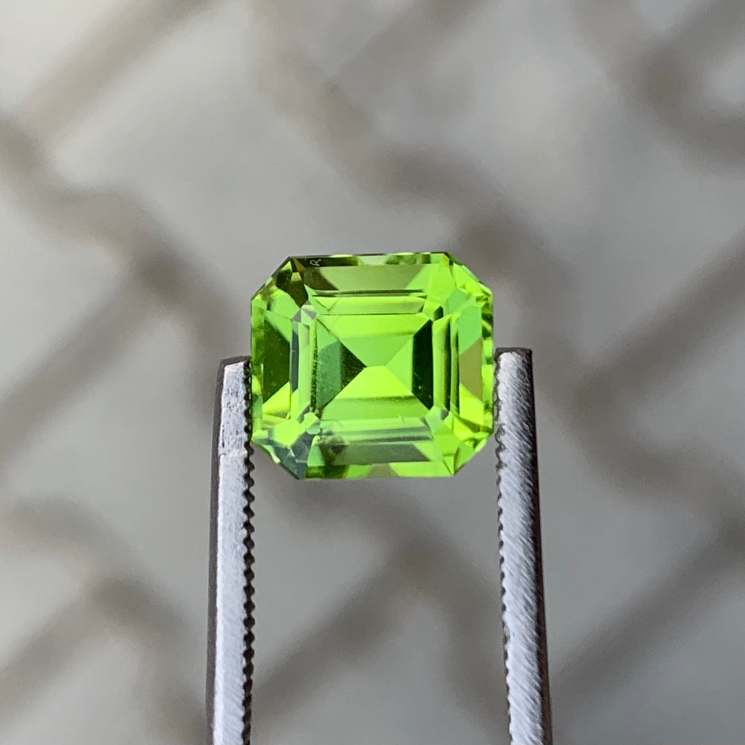 2.70 Carats Faceted Semi-Precious Peridot