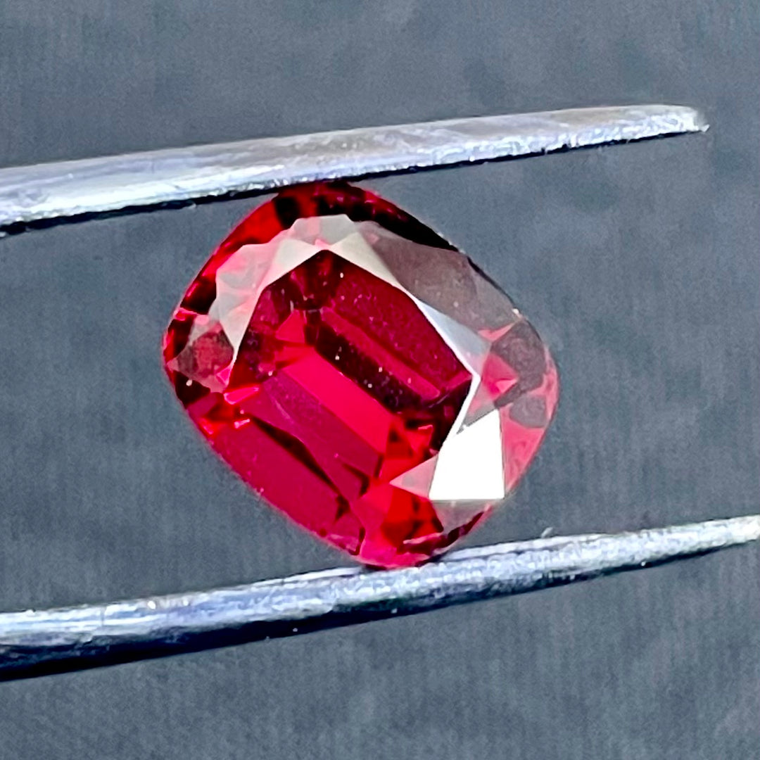 2.95 Carats Faceted Rhodolite Garnet - Noble Gemstones®