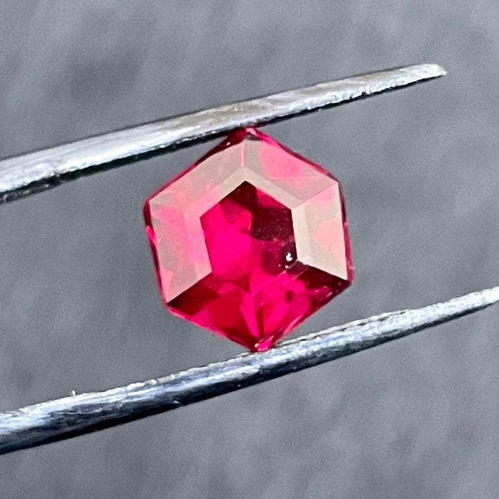 2.90 Carats Faceted Garnet - Noble Gemstones®