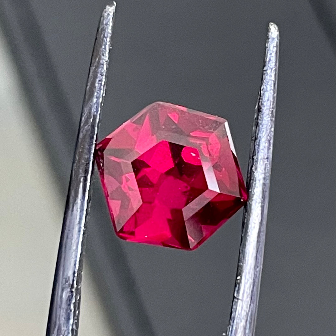 2.90 Carats Faceted Garnet - Noble Gemstones®