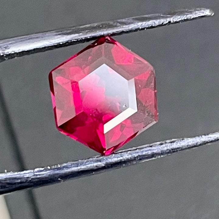 2.90 Carats Faceted Garnet - Noble Gemstones®